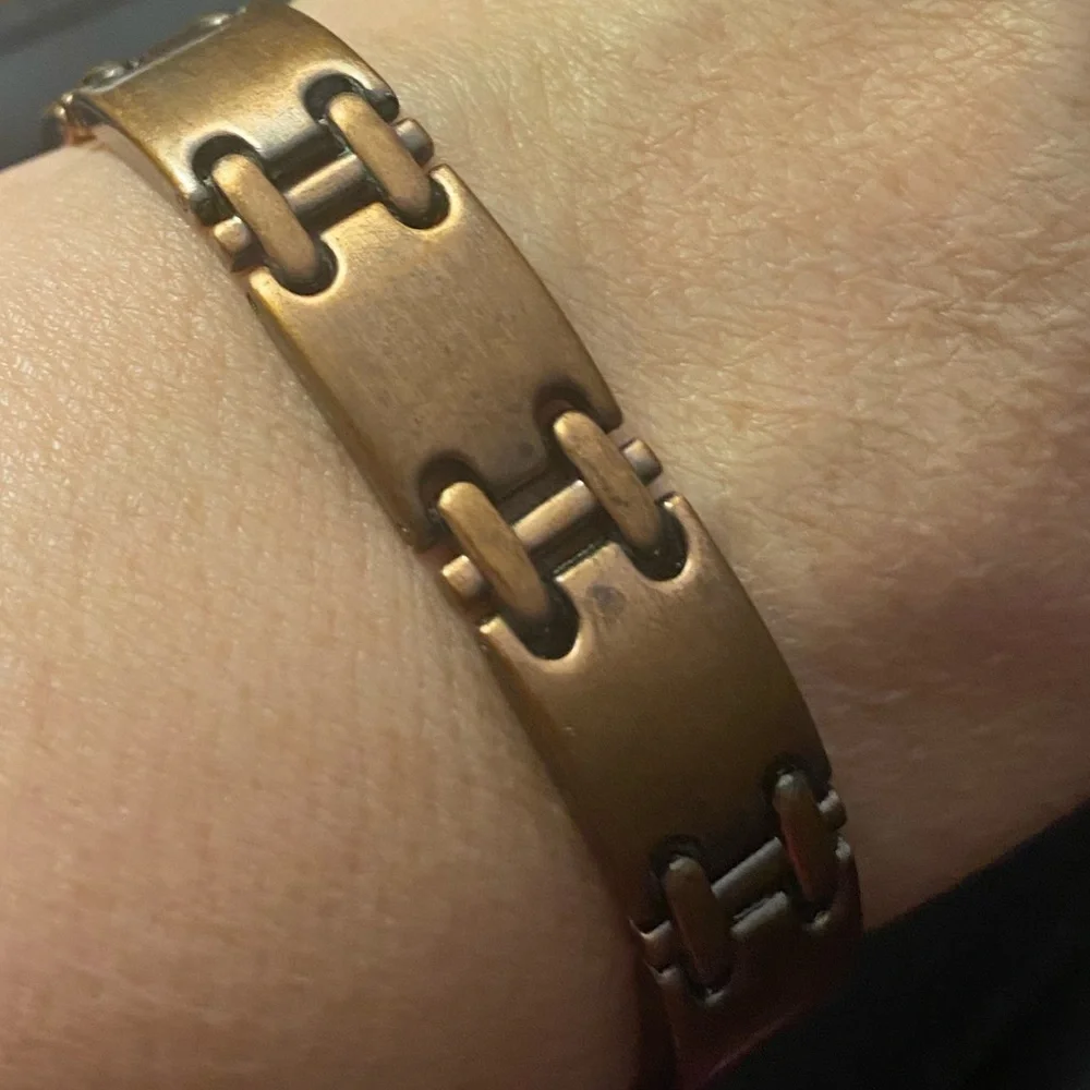 Elegant Copper Tone Metal Magnetic Hourglass-Shaped Link Design Bracelet